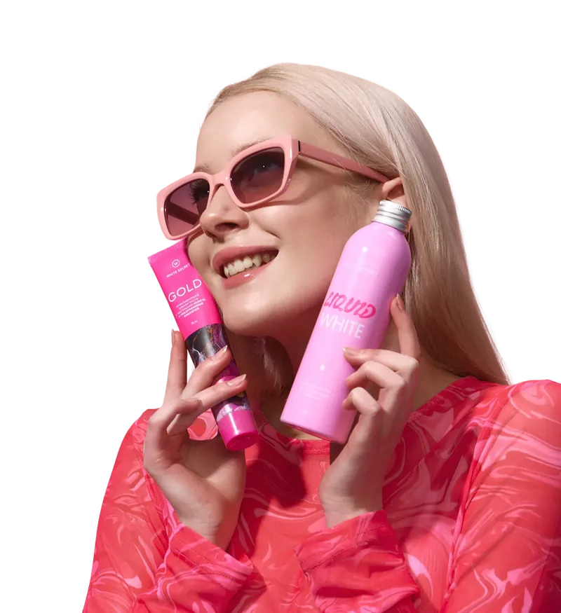 Изображение девушки с продукцией White Secret